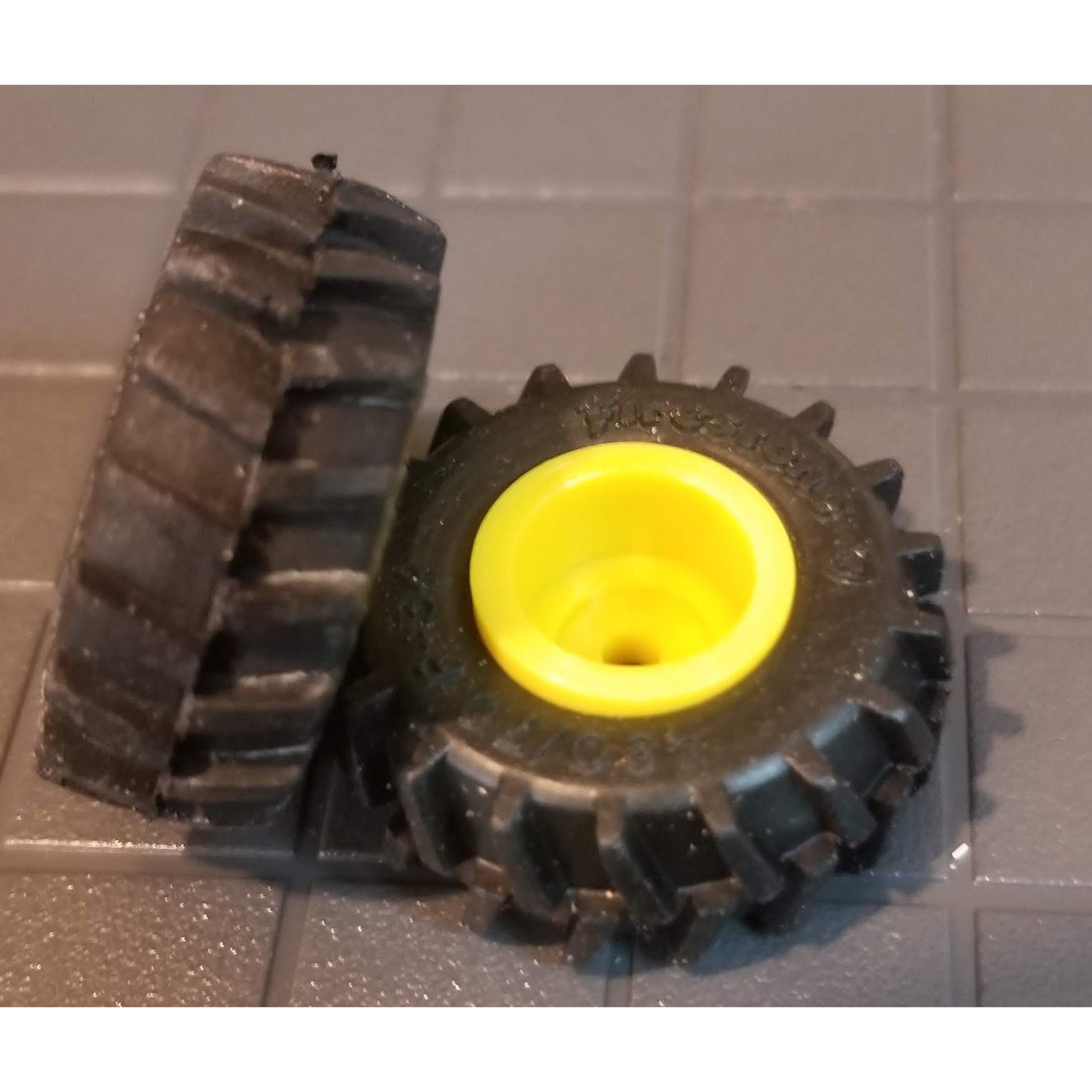 1/64 Standi Toys Pair of 480/70-R34 Firestone Single Tires with Yellow Rims