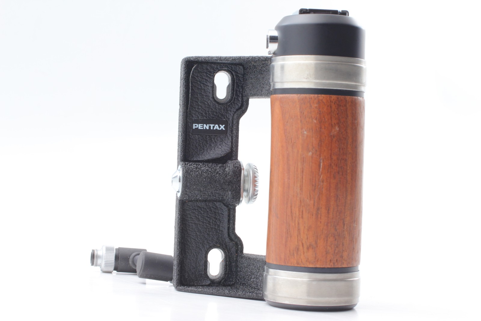 [N MINT w/ Synchro Cord] Pentax 67II Hot Shoe Wood Hand Grip 6x7 67 From JAPAN