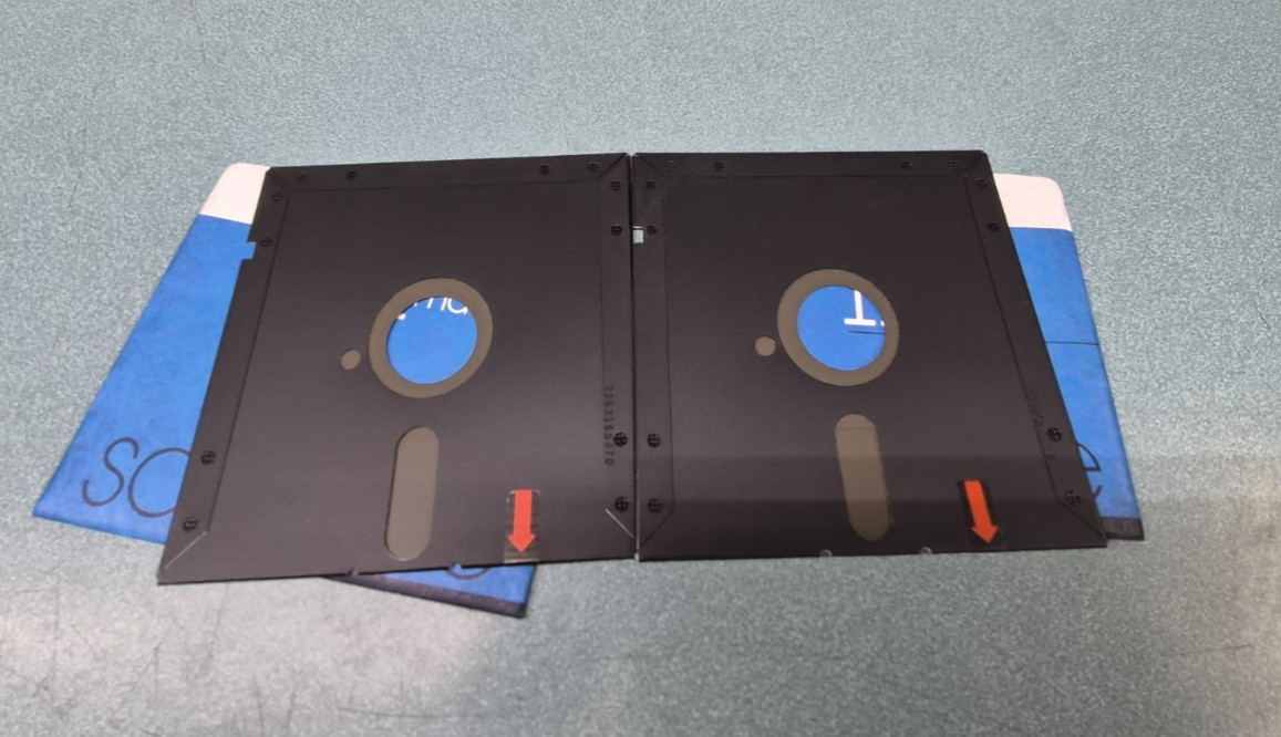 DECmate User Guides + 2 floppy disks, System Overview and System Test. UNTESTED