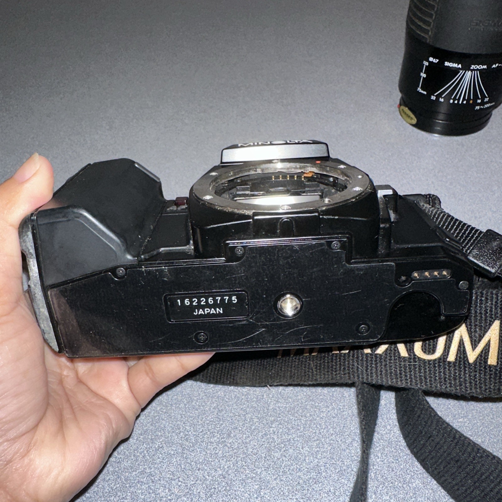 MINOLTA 7000 MAXXUM CAMERA W/ SIGMA 75-200MM LENS UNTESTED AS-IS