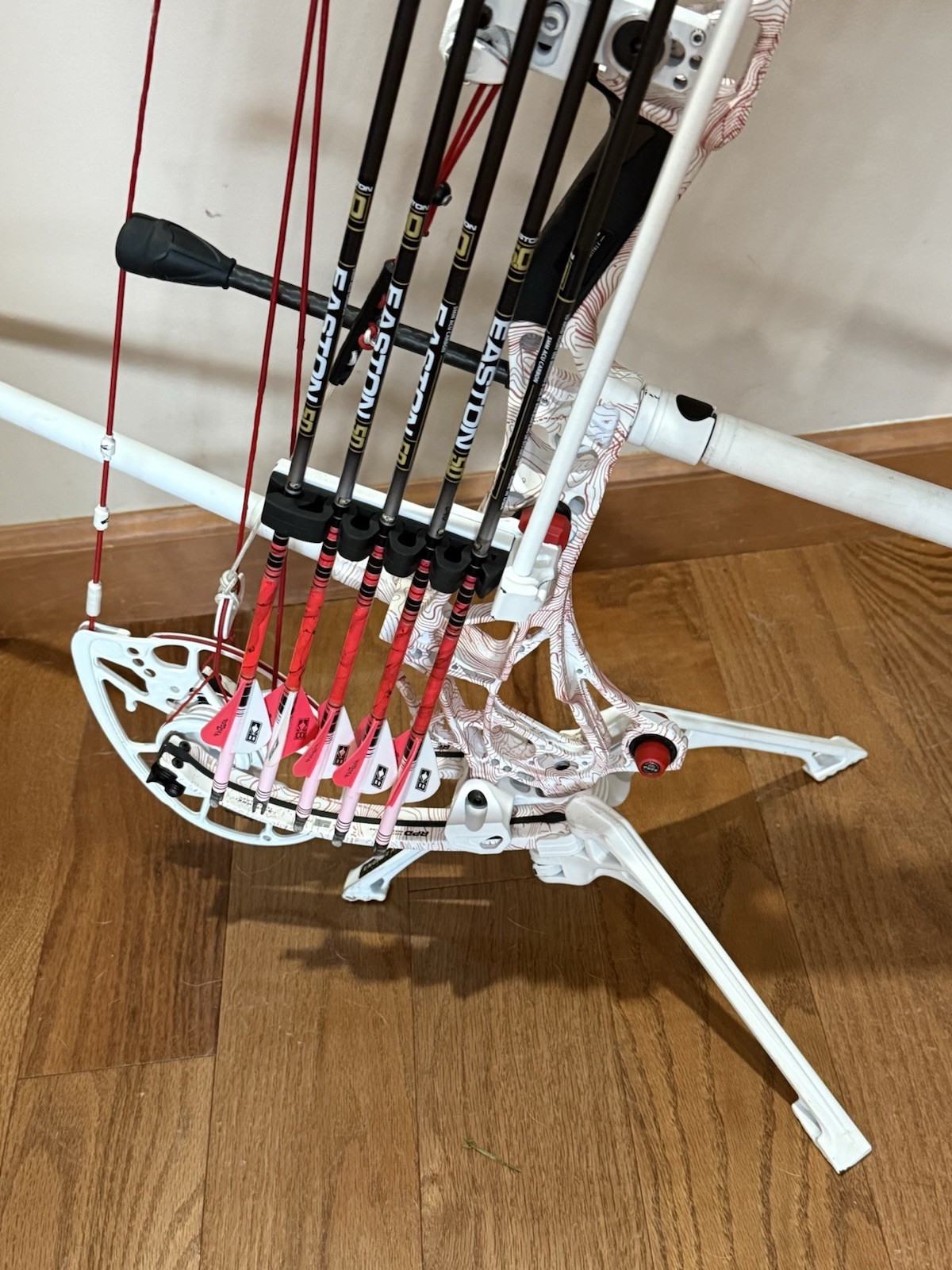 Mathews ARC 34 Compound Bow Right Hand 60 Loaded