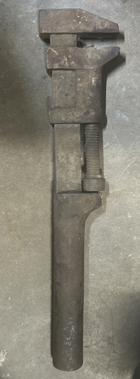 ANTIQUE L. COES WRENCH CO. RARE 18” MONKEY PIPE WRENCH Solid Metal HANDLE