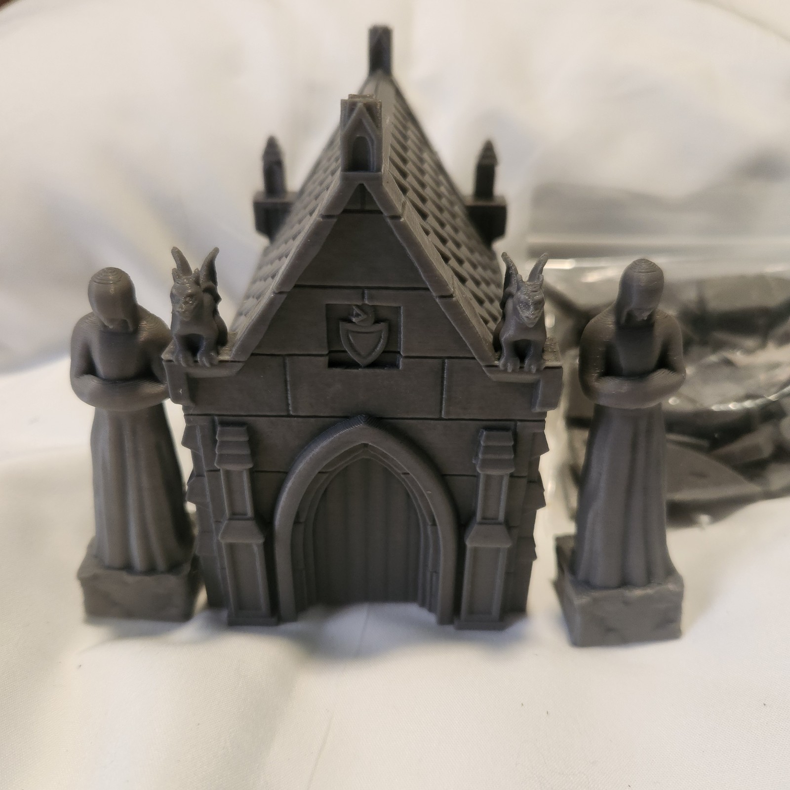 Gothic Miniature Chapel Terrain Building with 2 Statue Figures