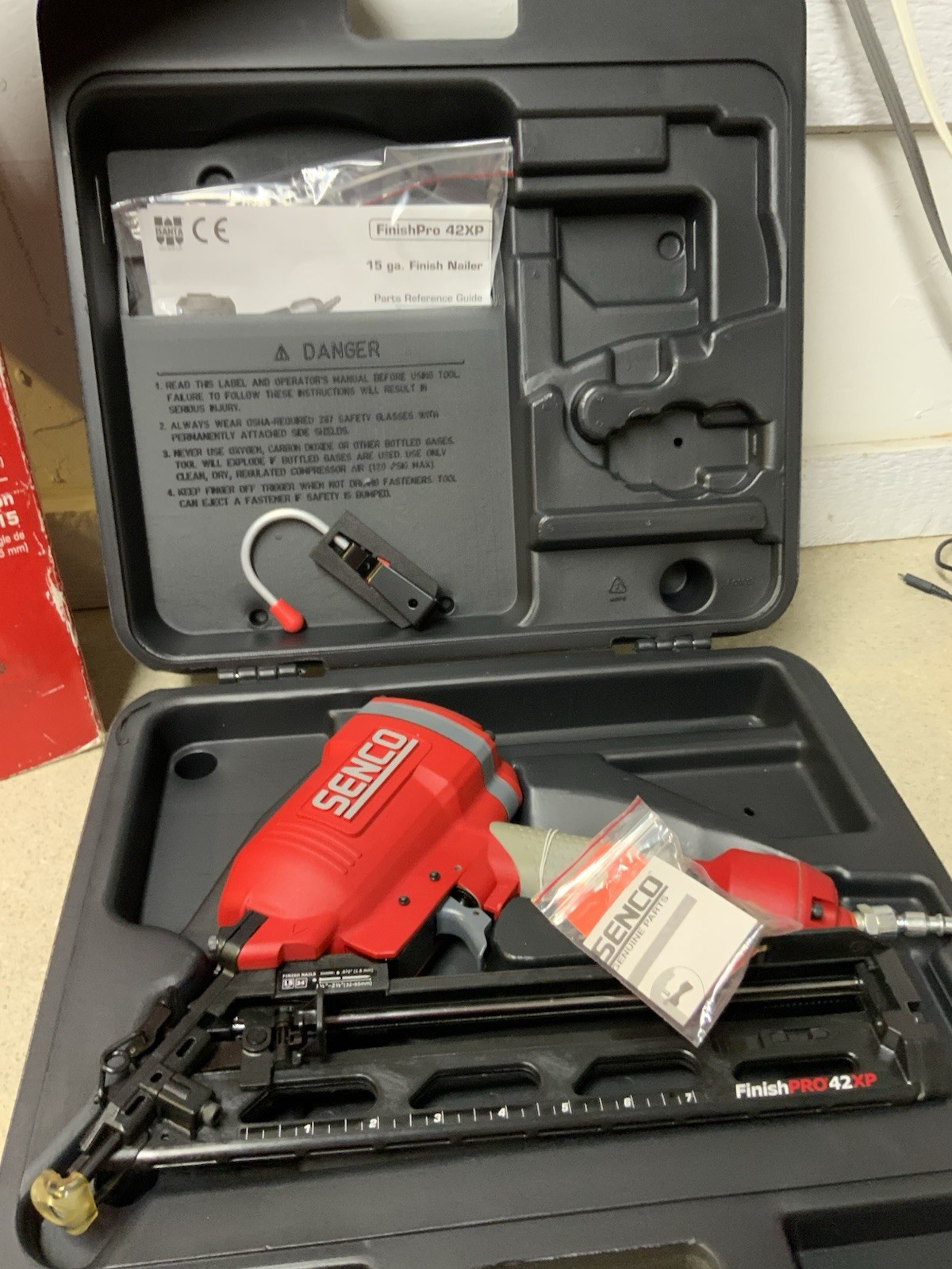 NEW Senco FinishPro 42XP 15-Gauge 2-1/2 In. Angled Finished Nailer 4G0001N