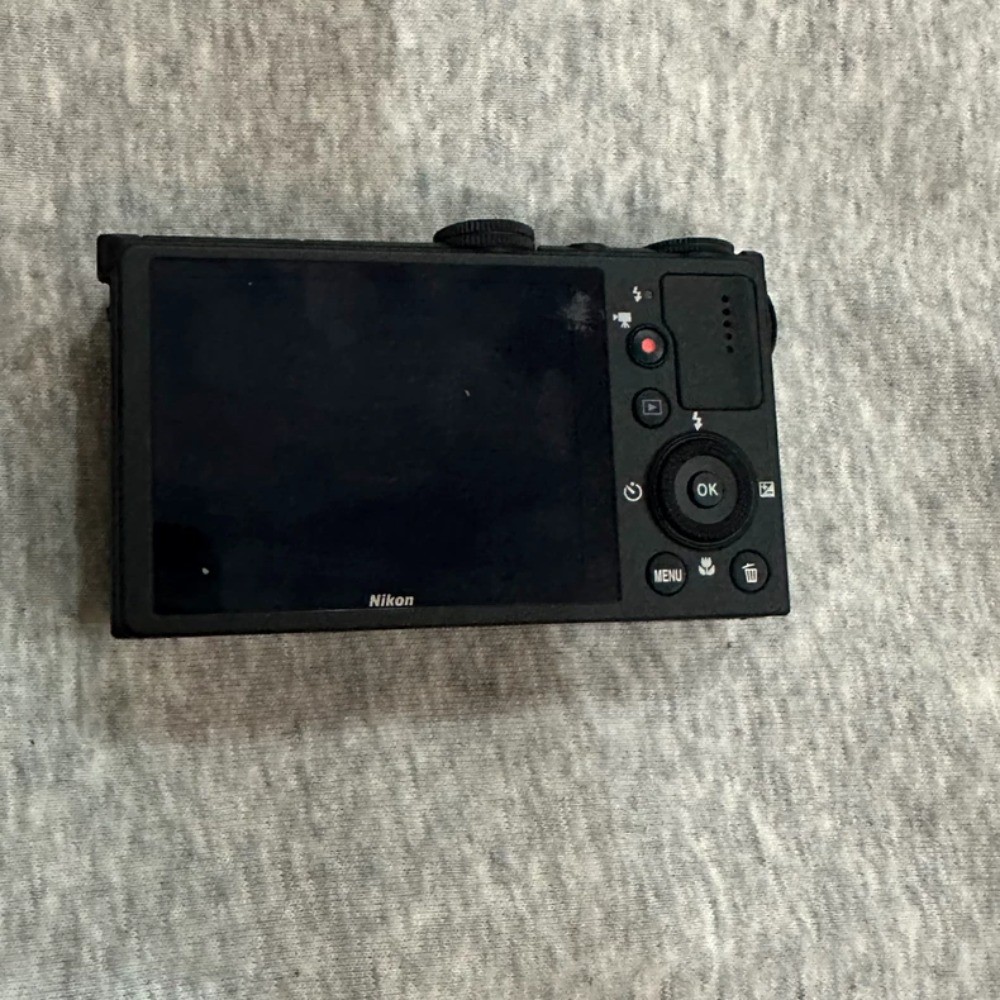 Nikon Coolpix P330 Digital Camera 12.2 MP 5x Optical Zoom