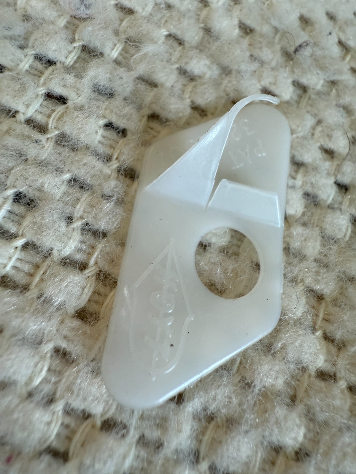 Hoyt Plastic Flipper Rest NEW