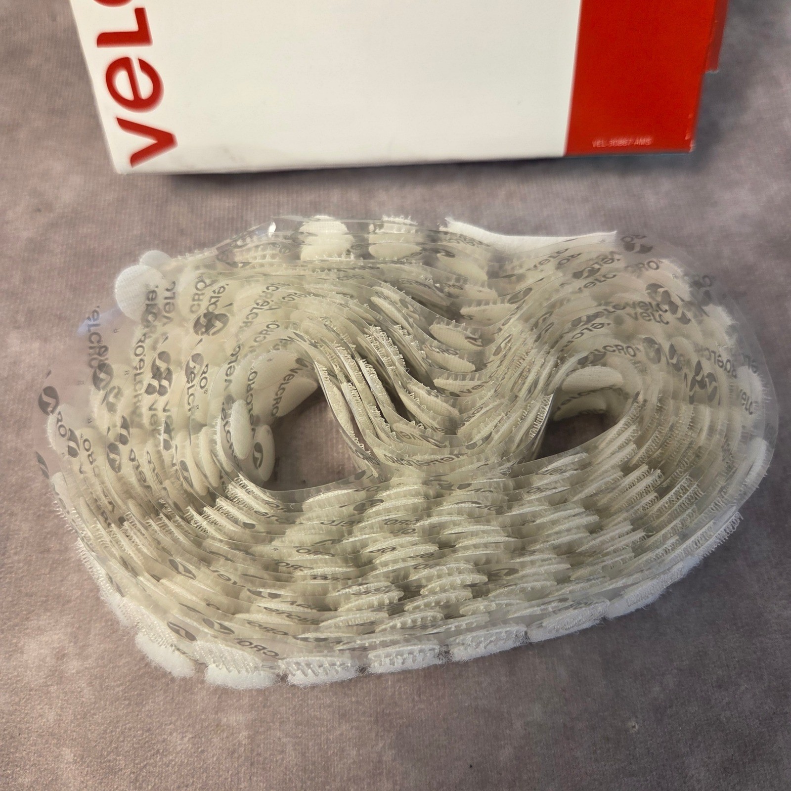 VELCRO Brand Sticky Back Fasteners 250 Circles 0.5in White VEL-30867-AMS