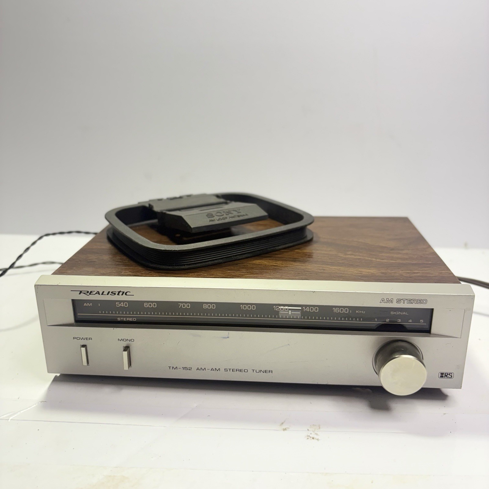 REALISTIC TM-152 AM STEREO TUNER (Motorola C-Quam) With Sony Antenna