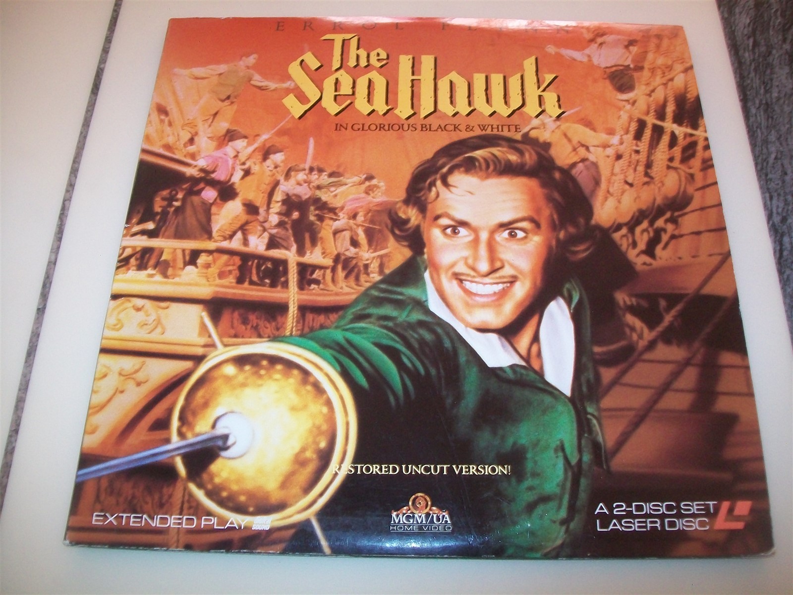 THE SEA HAWK 2-Laserdisc LD EXCELLENT CONDITION GREAT FILM ERROL FLYNN B&W