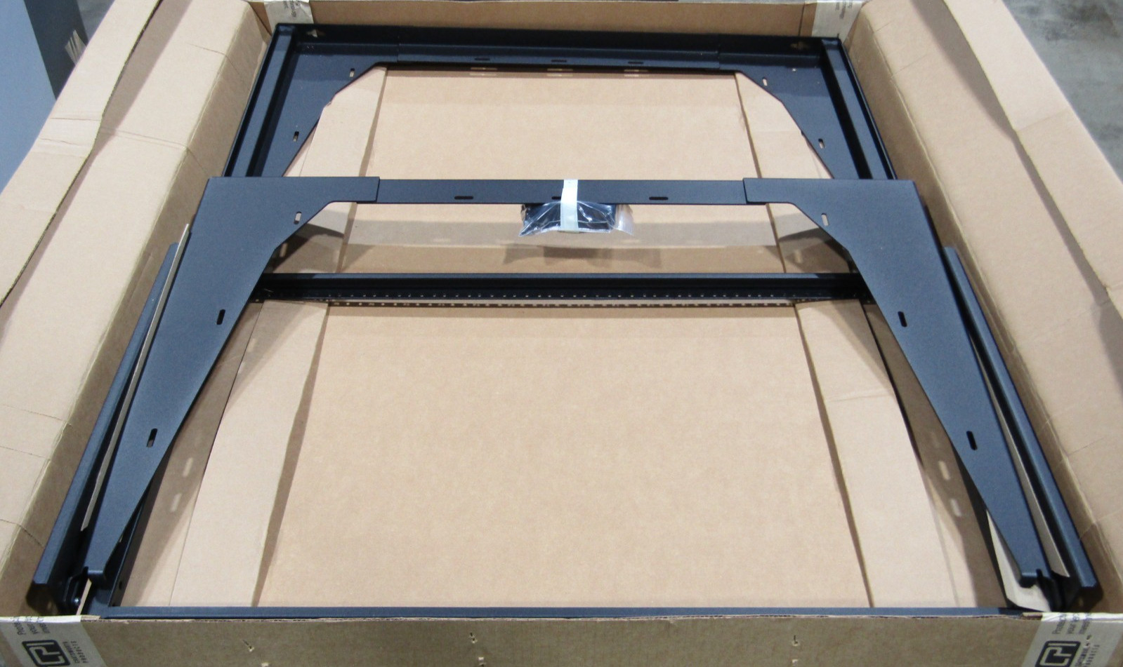 😏 NEW CHATSWORTH EASYSWING WALL-MOUNT RACK 25x19x19U 13604-725
