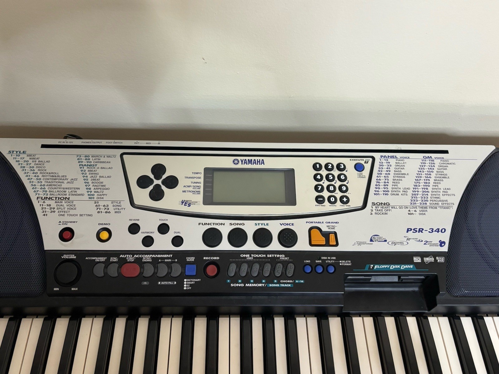 Yamaha PSR -340 Electronic Keyboard, with Stand, Tested and Working