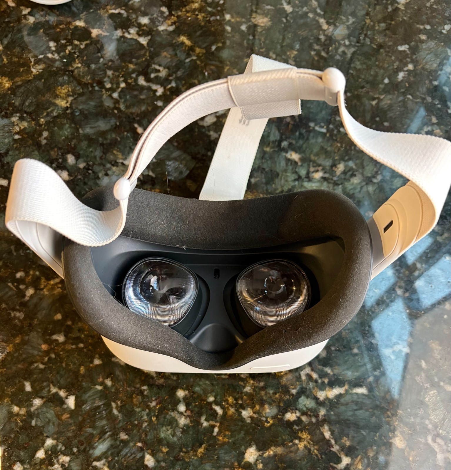 Used Oculus Meta Quest 2 Great Condition Virtual Reality Headset-White