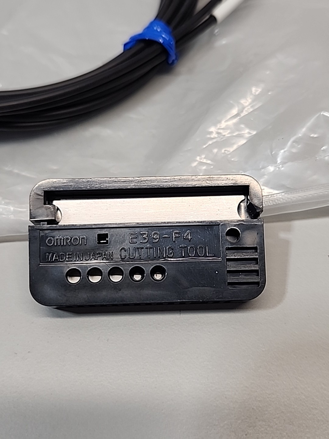 Omron E32-LT11 Fiber Optic Sensor NEW