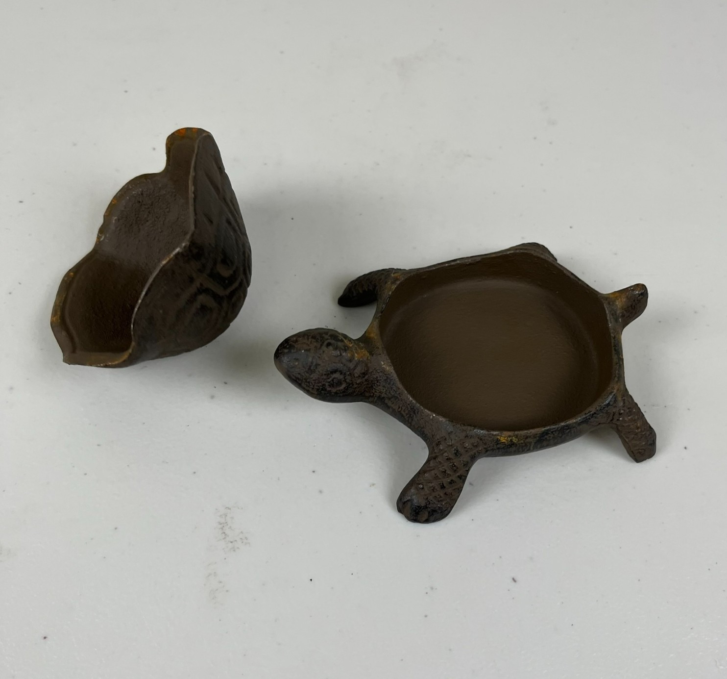 VINTAGE Turtle Hide A Key Box Hideaway Rustic Cast Iron Garden Figure Tortoise