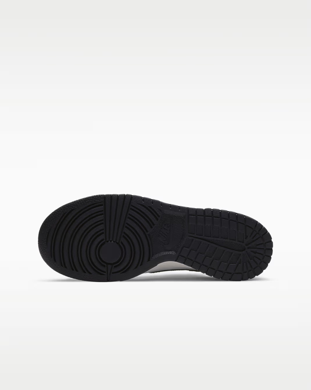 NIKE DUNK LOW (GS) - WHITE/BLACK-WHITE - SIZE 3.5Y
