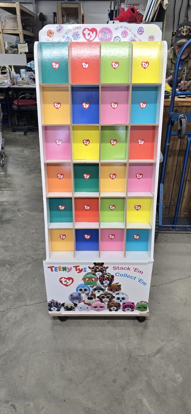 Beanie Baby store  Display 28 slots