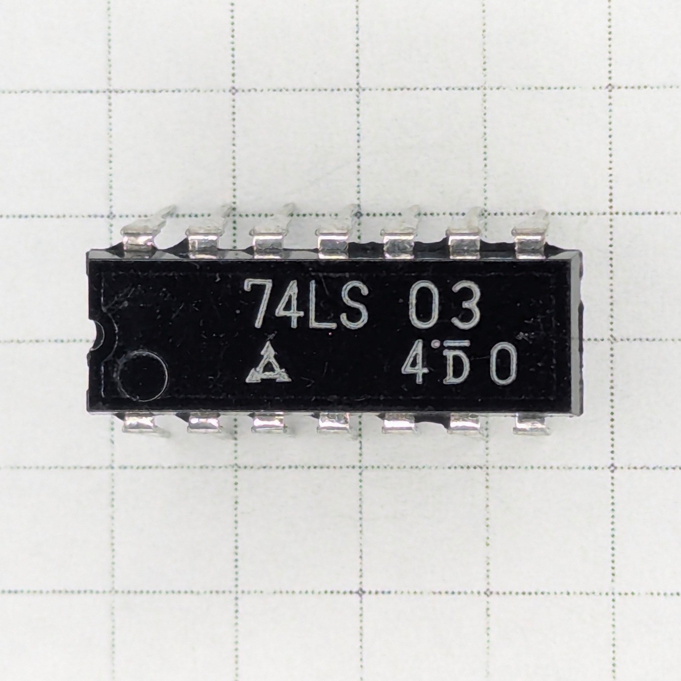Motorola 74LS03 Quad 2-Input NAND Gate Open Collector Logic IC DIP-14 4D0 -e22