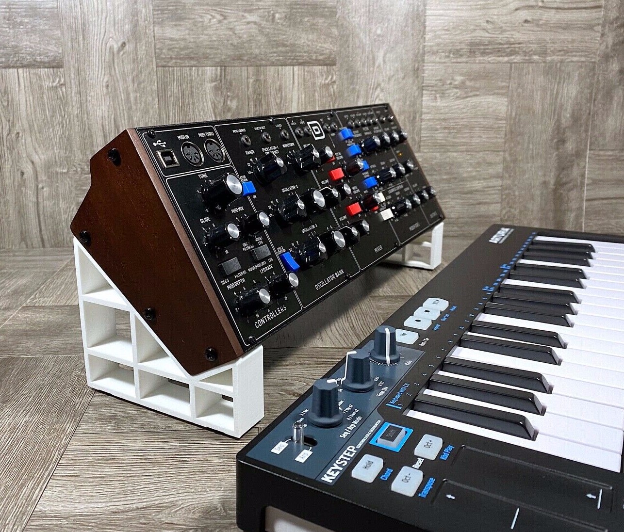 B-STOCK / L40º Universal Stand for Behringer Eurorack Case Synth Modules - WHITE