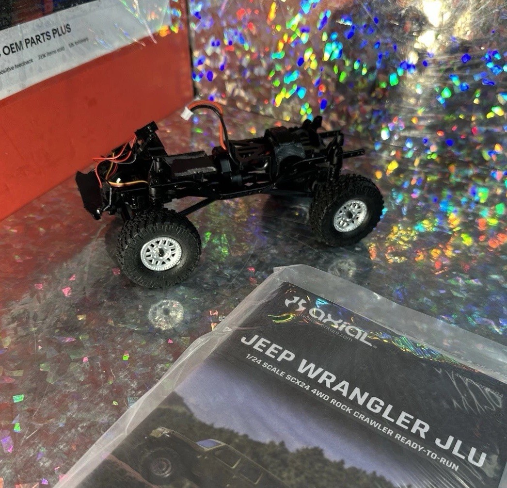 Axial SCX24 Jeep Wrangler JLU 1/24 4wd Rock Crawler Roller w/ Servo & Tires NEW