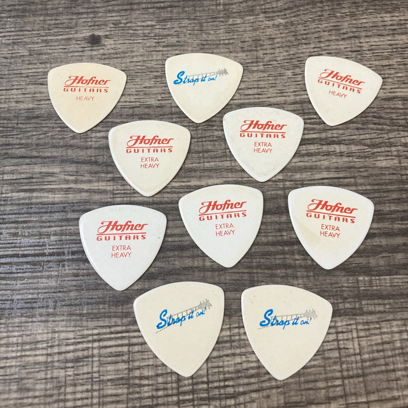 10 NOS   Hofner Extra Heavy Strap It On Guitar Picks 20 Years Old