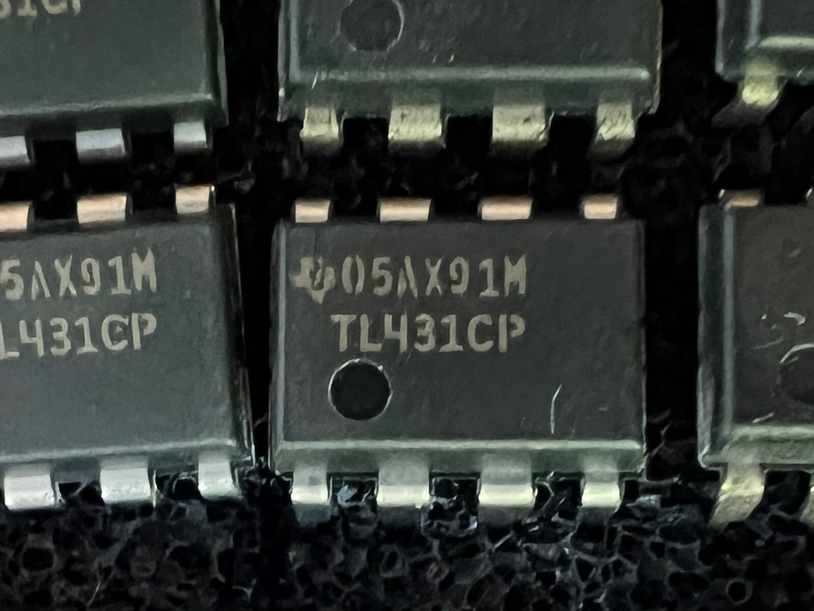 ** QUANTITY 4 ** TEXAS INSTRUMENT TL431CP