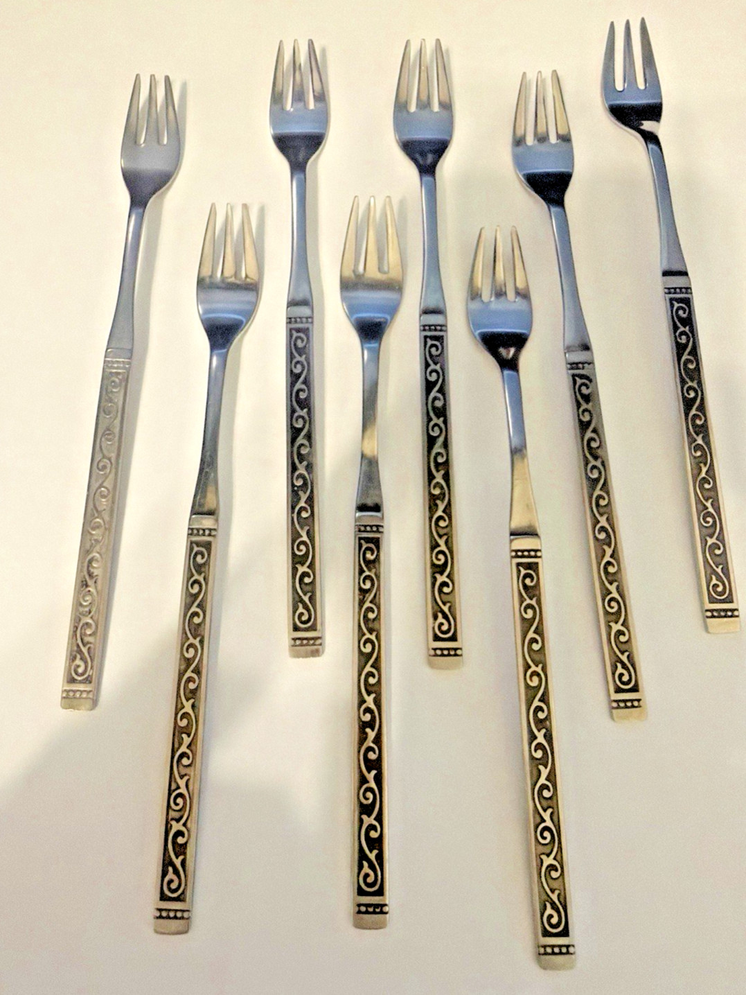 Lot of 8 Cocktail Seafood Forks Spanish Court Oneida 1881 Rogers Stainless