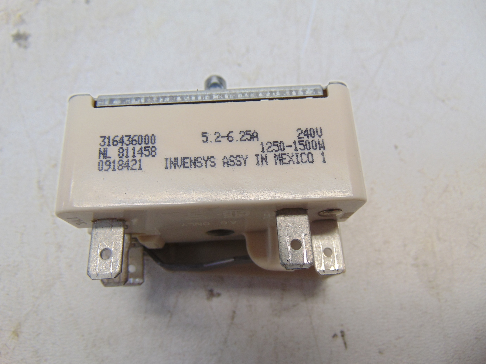 Frigidaire Electric Range BGEF3032KBB Small Surface Element Control Switch