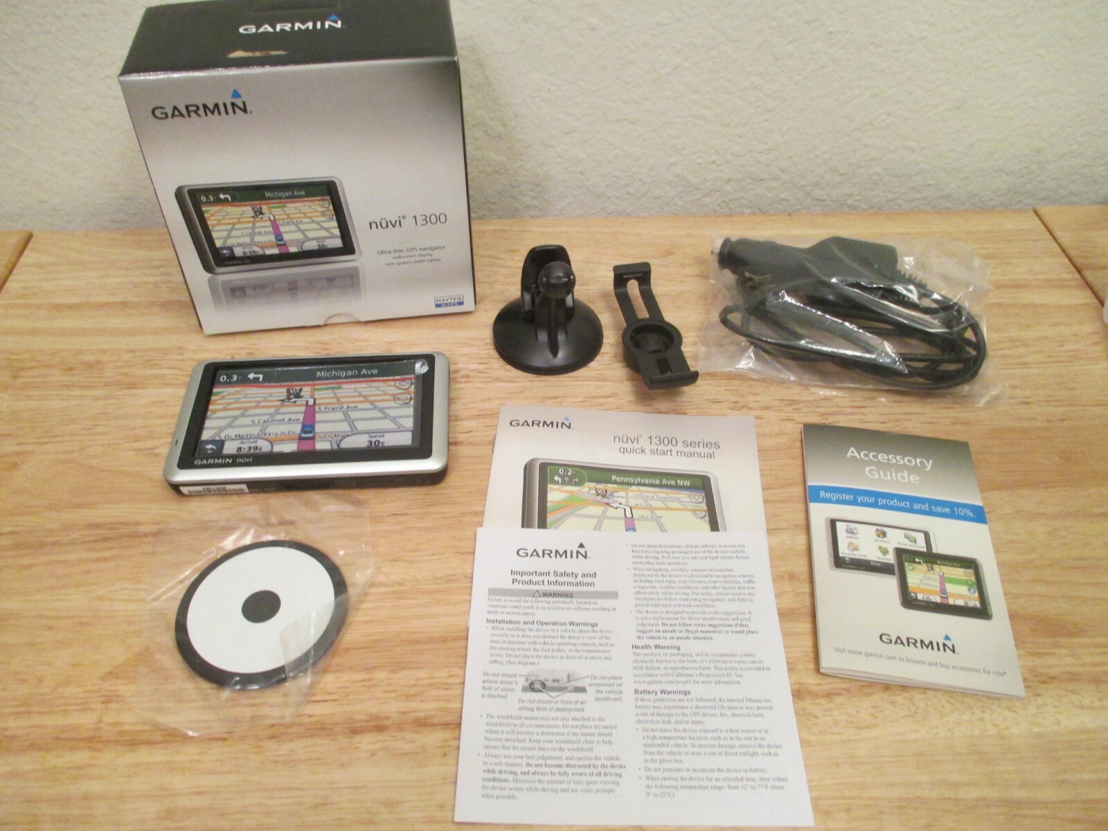 Garmin nuvi 1300LMT Automotive Mountable Bundle