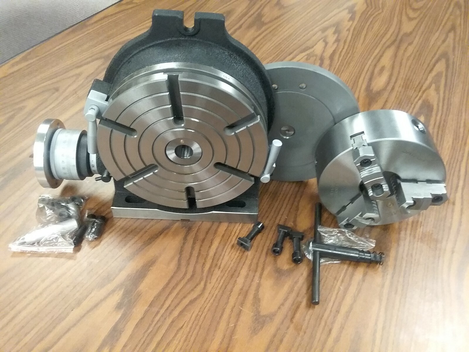 10" HORIZONTAL & VERTICAL ROTARY TABLE w. 8" 3 jaw chuck & centering adapter