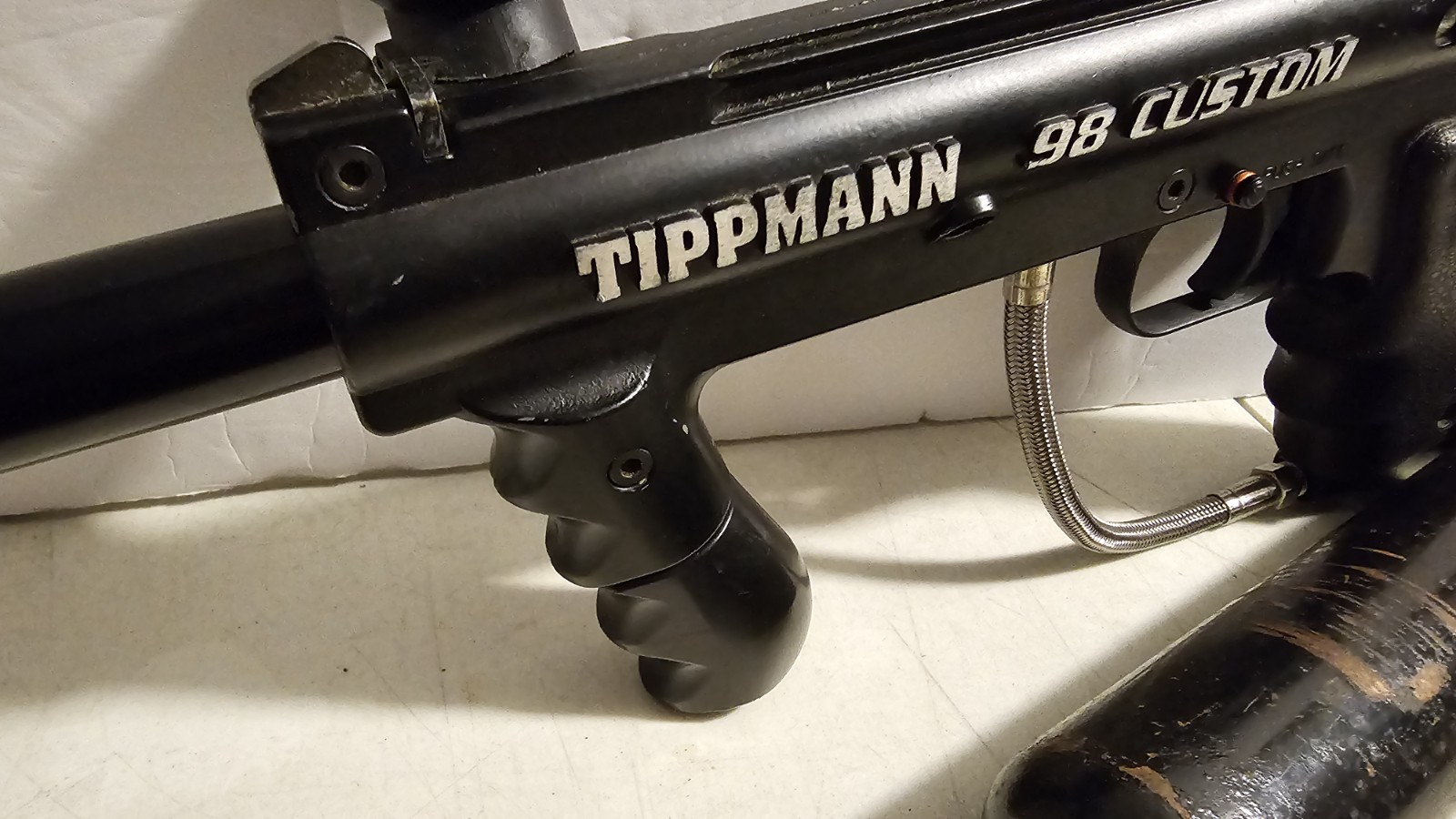 Tippmann Model 98 Paintball Gun And Accessories