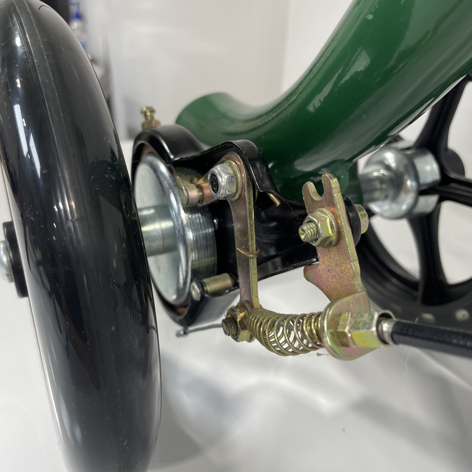 KneeRover® Steerable Knee Scooter Green
