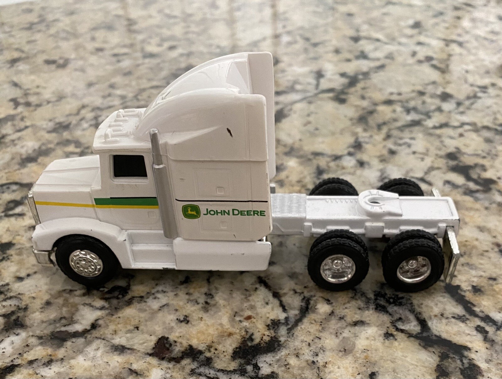 John Deere Die Cast Semi Truck Cab Freight liner Toy 1:36 Scale