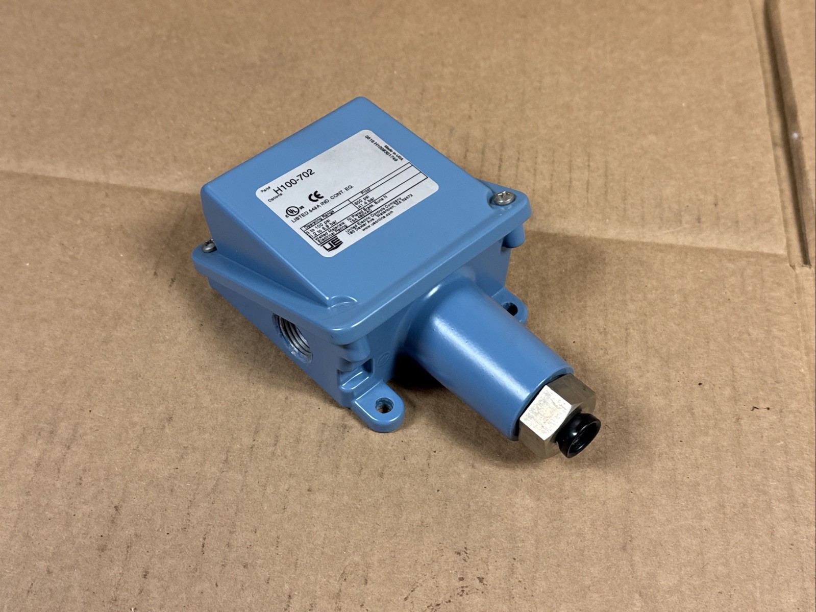 NEW UE UNITED ELECTRIC H100-702 Pressure Switch 480V 15A 3-100PSI FAST SHIPPING
