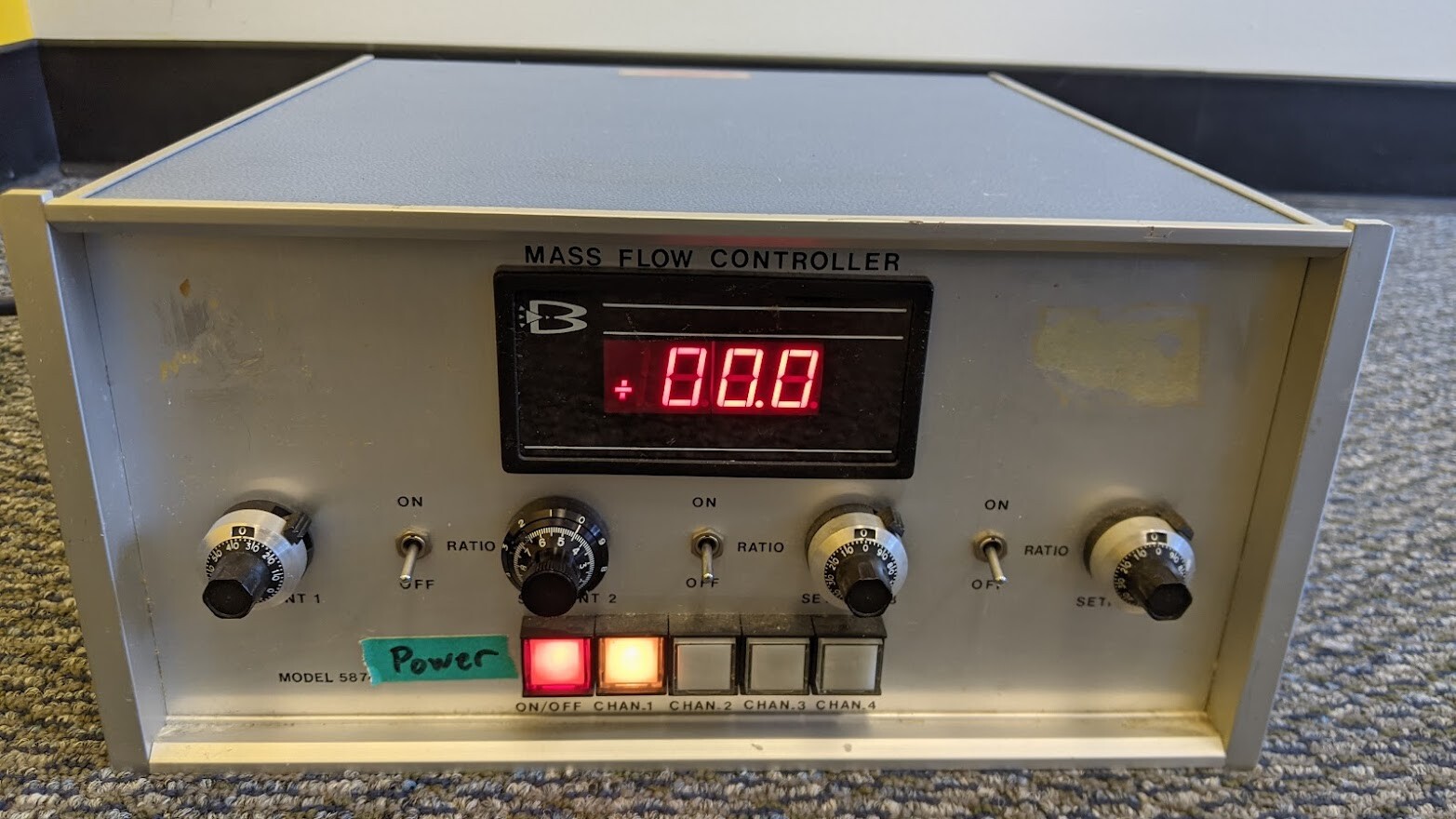 Brooks Instrument Mass Flow Controller 4 Channel 5874B 110V 50/60Hz 25VA 5874