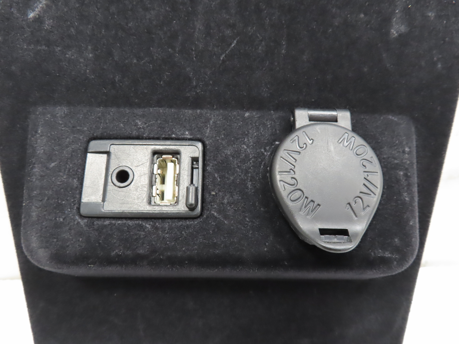16 Lexus NX200t #1299 Aux & USB Dual Port Media Hub Jack OEM 86190-48080