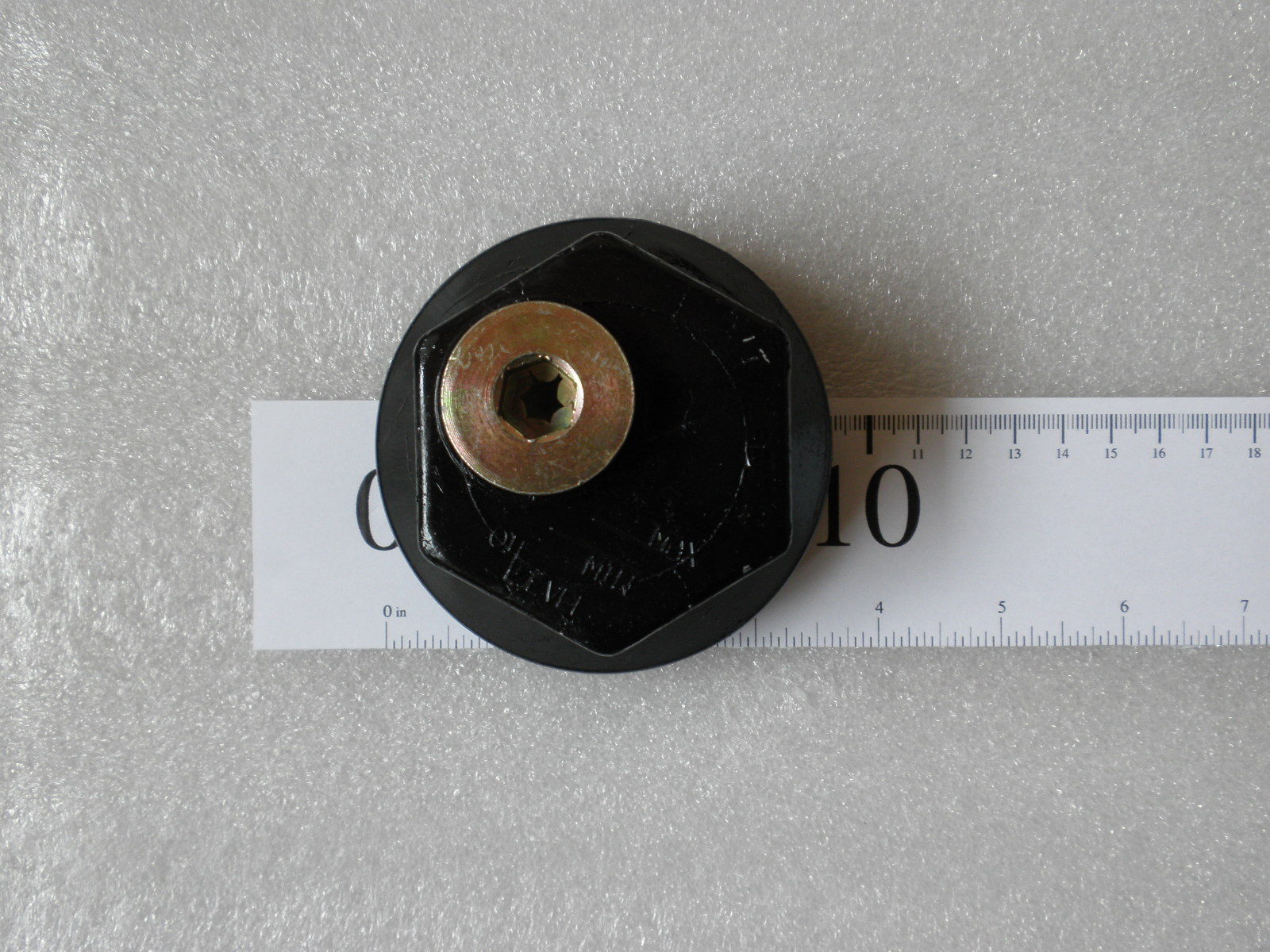 To Fit Iveco 75E14,15,17 Hub Oil Cap Euro and early Tector 7184092