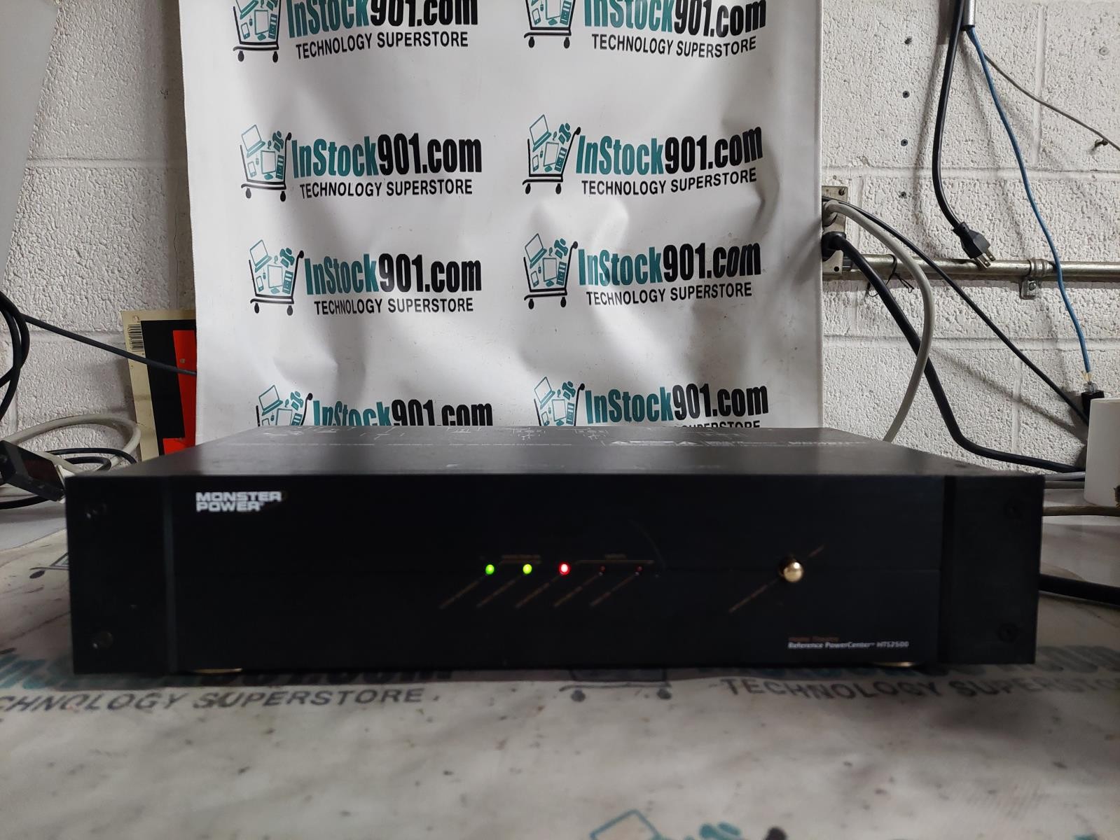 MONSTER POWER HOME THEATRE REFERENCE POWER CENTER HTS 2500 120 VAC