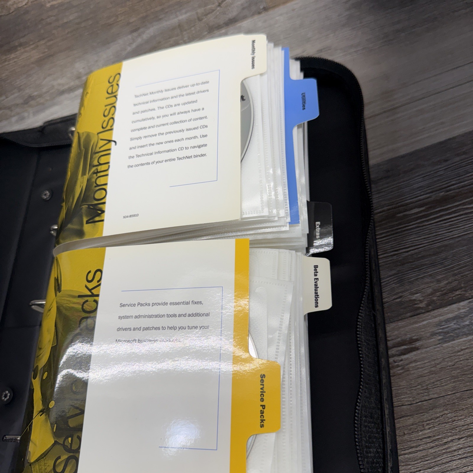 Microsoft TechNet Plus CD Subscription Binder 92 discs 1999-2000 Compete Sets