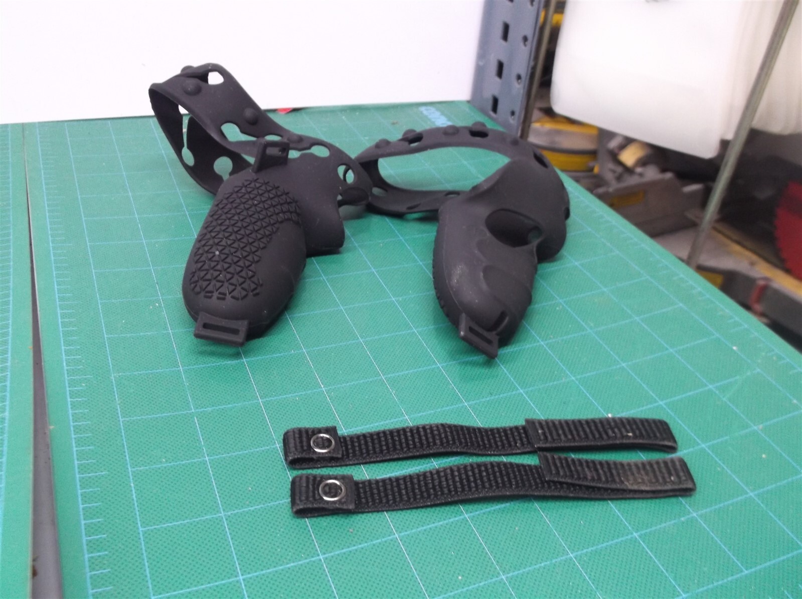 VR controler grip covers with straps for ocolus 2