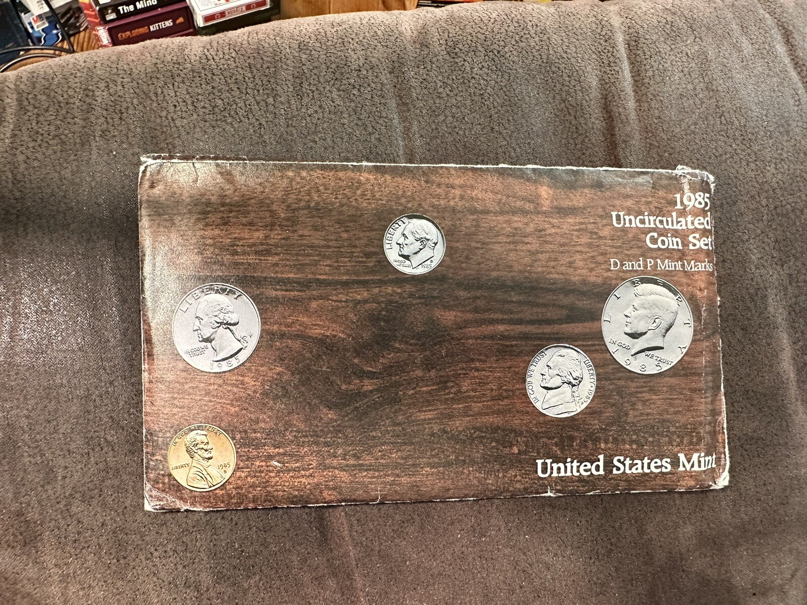 1985 US Mint Uncirculated Coin Set With D And P. 10 Coins and 2 Mint Tokens