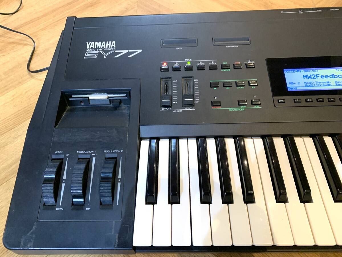 Yamaha SY77 Synthesizer Keyboard 61-Keys Black keyboard Music