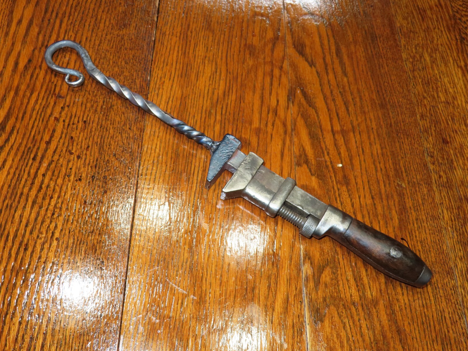 Blacksmith Twisting Wrench   (15" medium size)