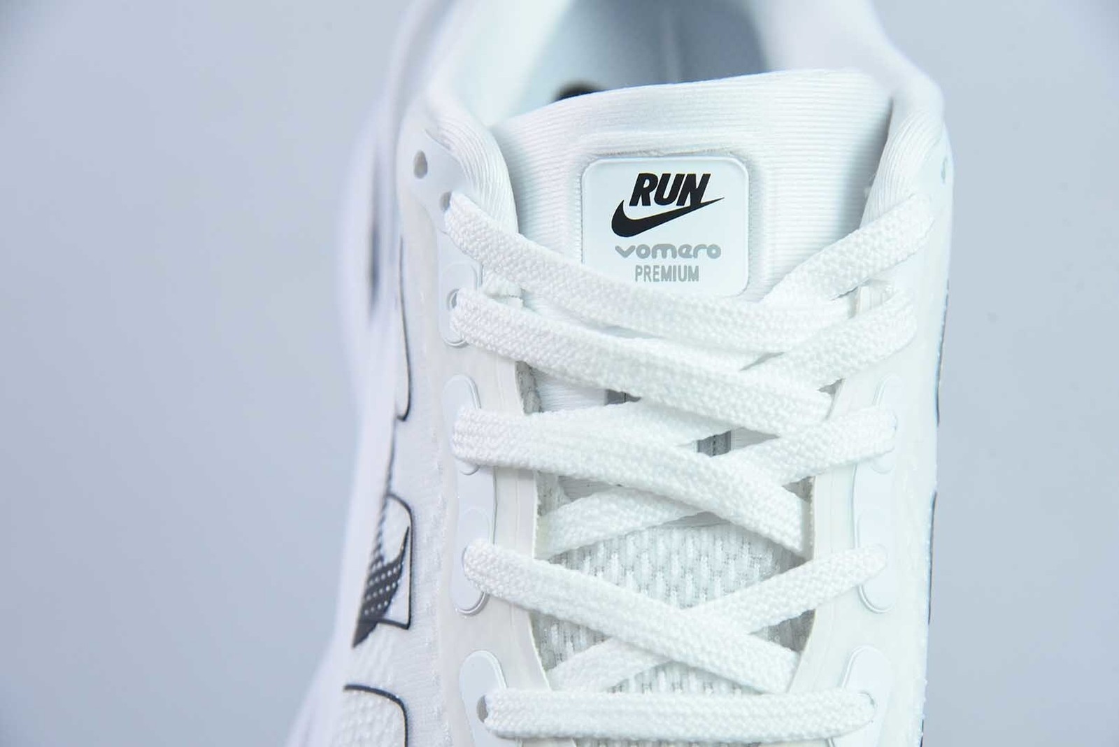 FN8453-024 Nike Air Zoom Pegasus Premium White Black