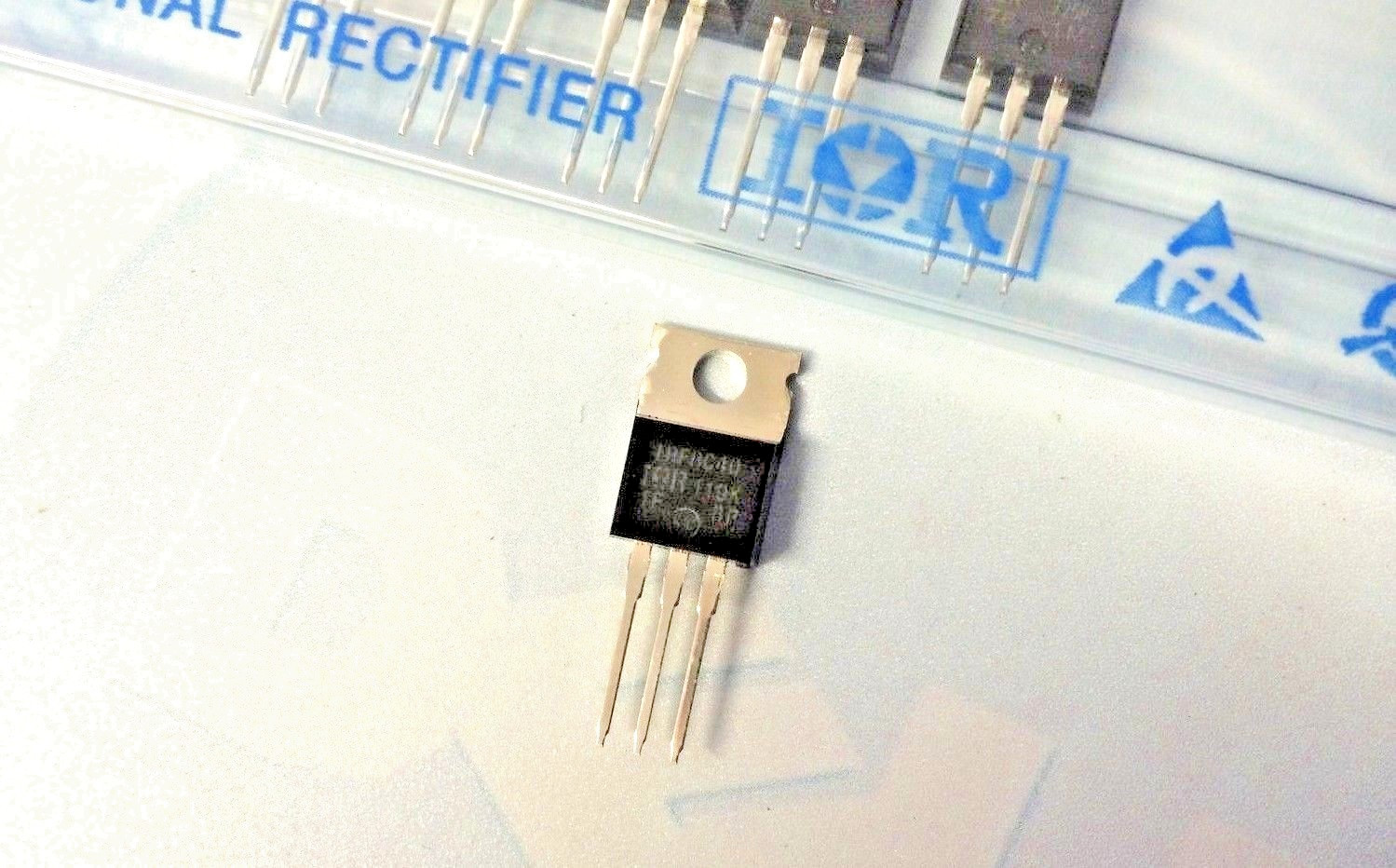 LOT OF 25 IRFBC40 N-FET 600V / 6.2A / 125W