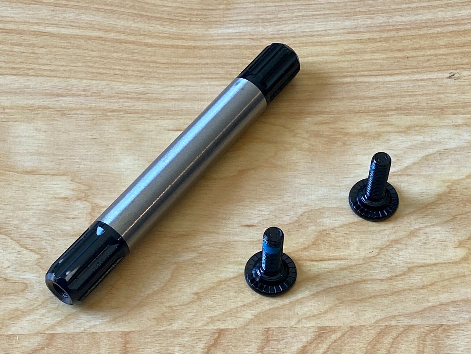 8 SPLINE CHROMOLY BMX SPINDLE FOR 19mm BOTTOM BRACKET BLACK