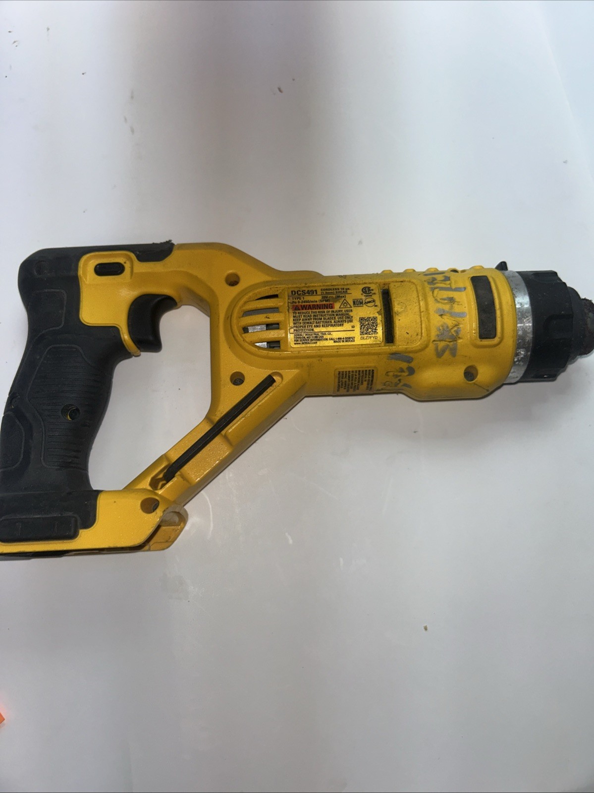 Dewalt DCS491 20V Cordless Shear Swivel (MISSING SHEARS) Working