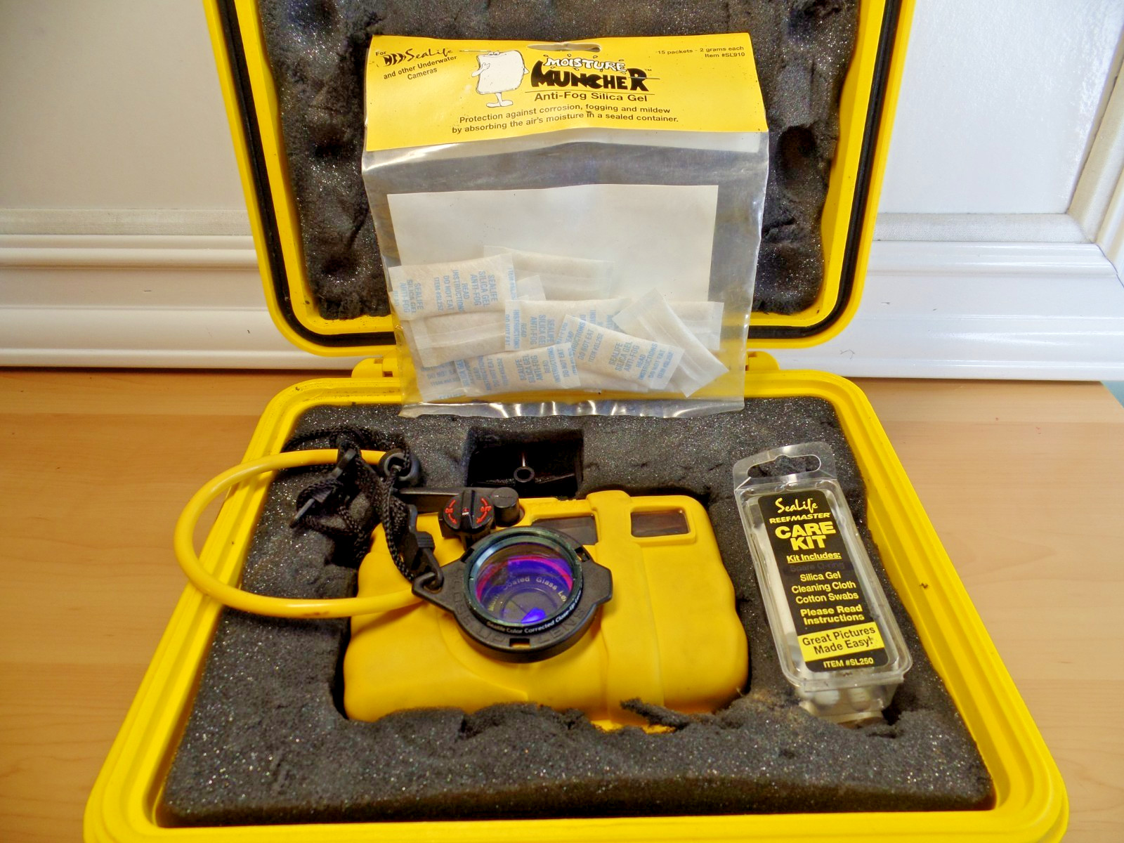 Vtg SeaLife Reef Master Camera Housing And Waterproof Case+Camera UNTESTED