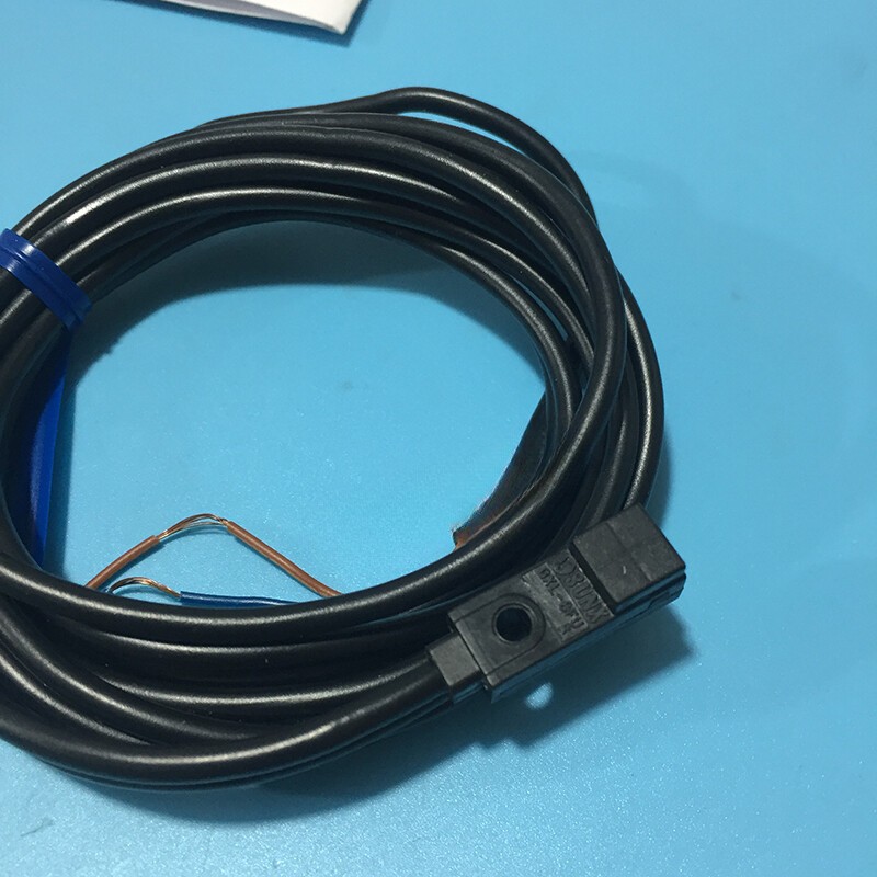 New In Box SUNX GXL-8FU Proximity Switch Sensor