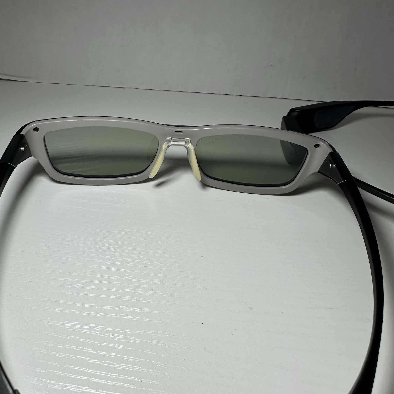 2 Samsung SSG-3300GR Rechargable Active 3D Glasses