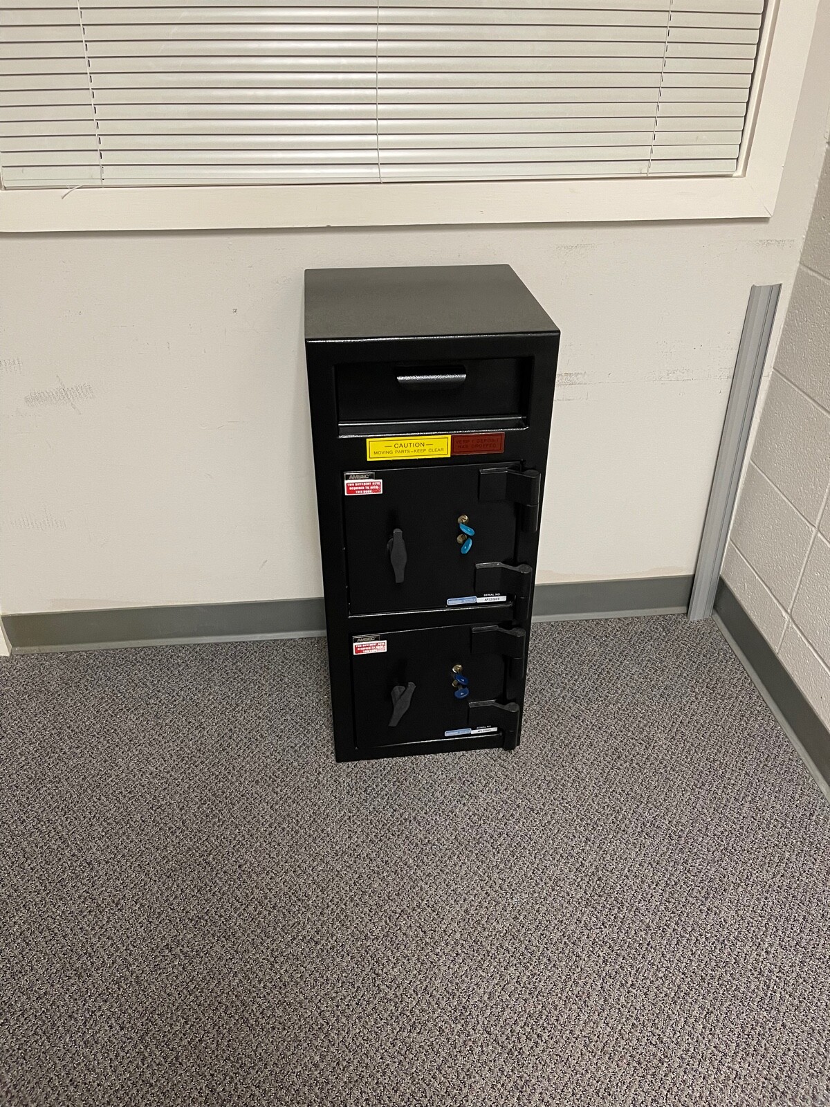 AMSEC FRONT LOAD DEPOSITORY SAFE, Compact Single Door Cash Management Safe